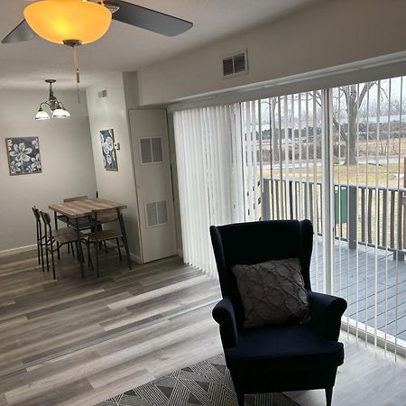 Peaceful Park 2 Bedroom Remodeled Family Suite Granite City ภายนอก รูปภาพ